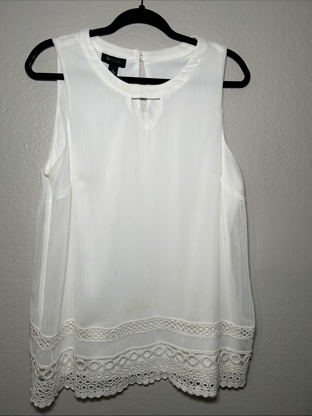 AB Studio White Crochet-Hem Sleeveless Camisole